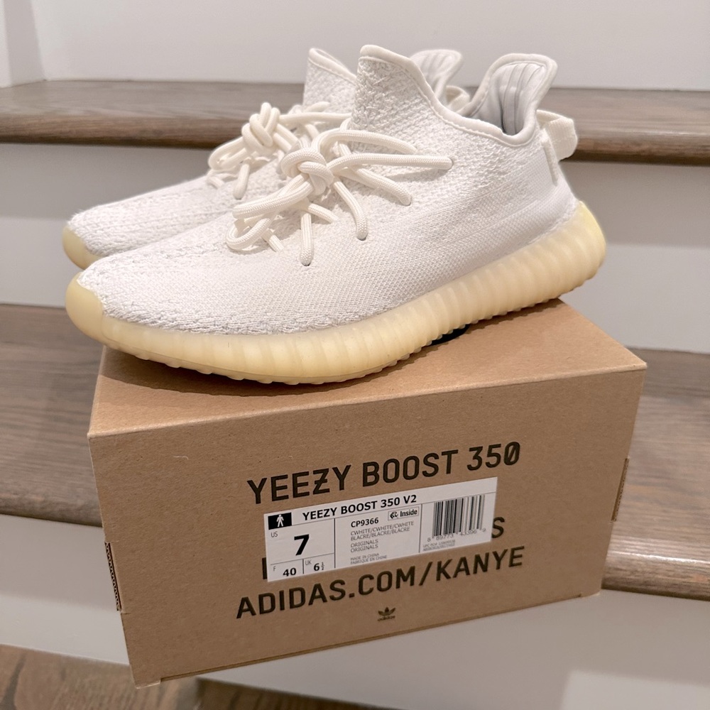 Yeezy Boost 350 V2, White Sz 7 (= Women’s 8.5/9)
